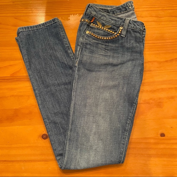 Robin’s Jean (Marilyn Cut) - Picture 1 of 7